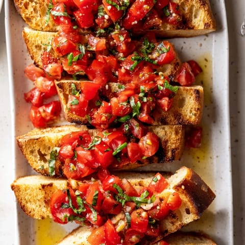 Bruschetta Toasts diagonal angerichtet