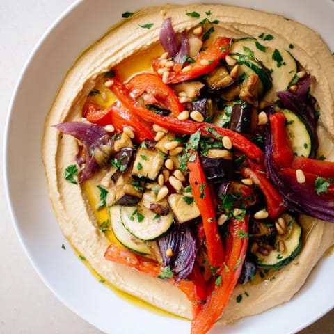 Hummus mit geröstetem Gemüse