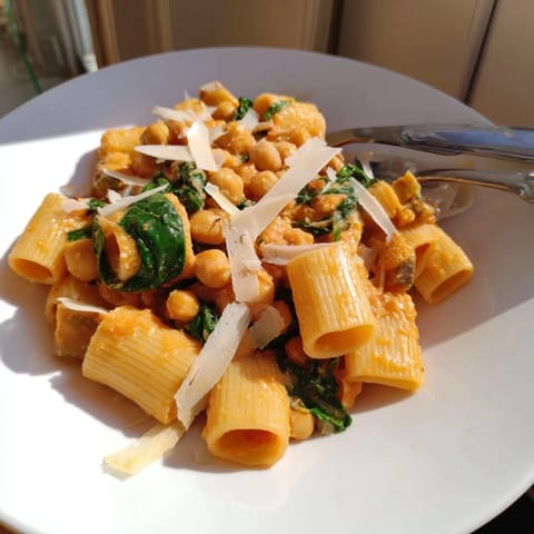 Cremige Toskanische Kichererbsen Pasta